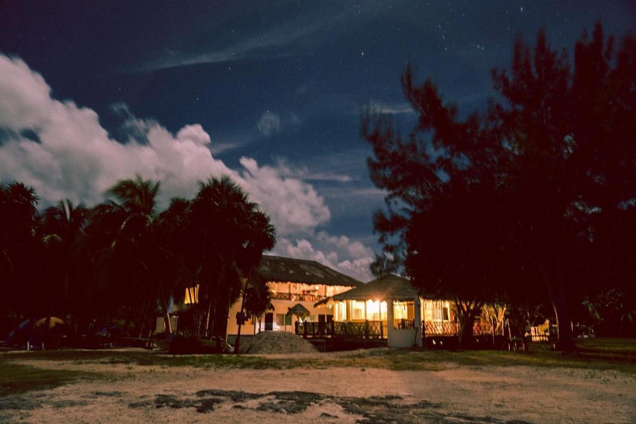 Ikarus Costa Mujeres Eco Lodge Sunset View Канкун Екстер'єр фото
